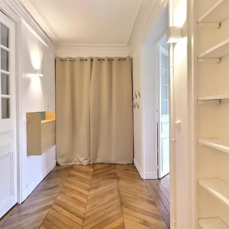 Holiday home Price 90 Euro One Day,tｅlegram Brysonknot, Paris