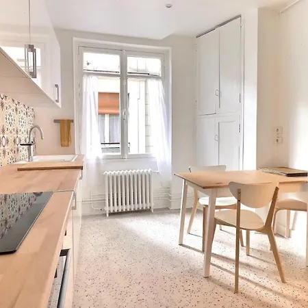 Holiday home Price 90 Euro One Day,tｅlegram Brysonknot, Paris
